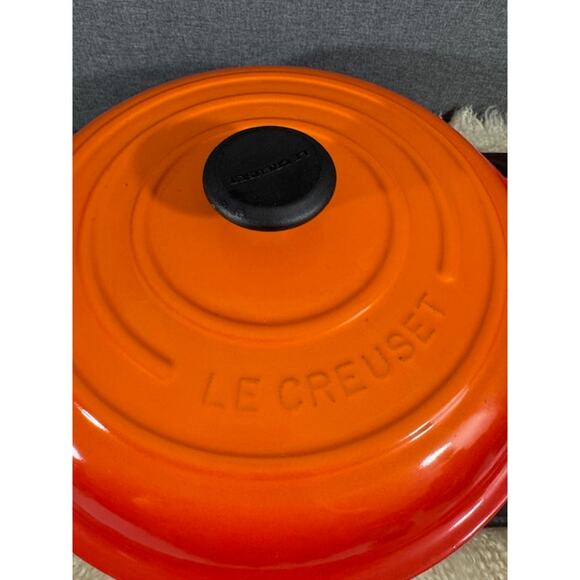Le Crueset Signature Brasier in Flame 3.5 Quart with Box - Picture 3 of 10